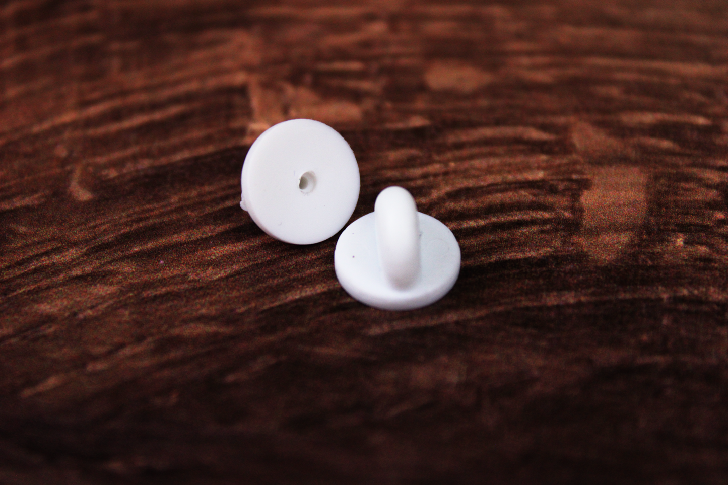 White Round Rubber Pin Backing